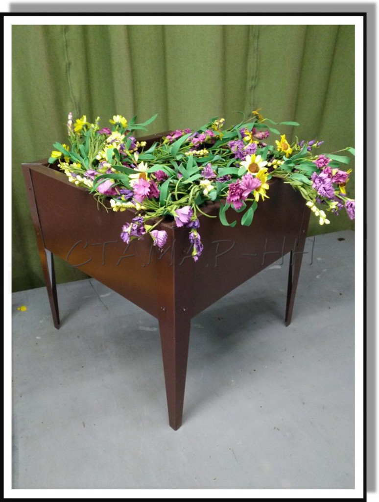 Квадратная клумба